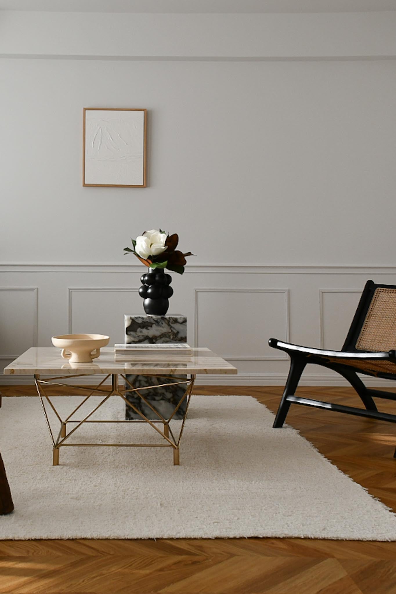 Calacatta - Cubic Sidetable