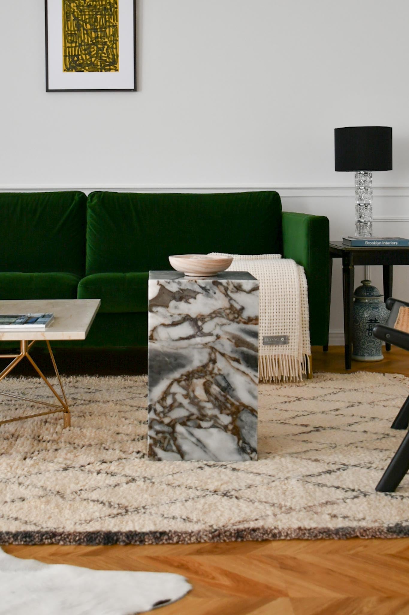 Calacatta - Cubic Sidetable