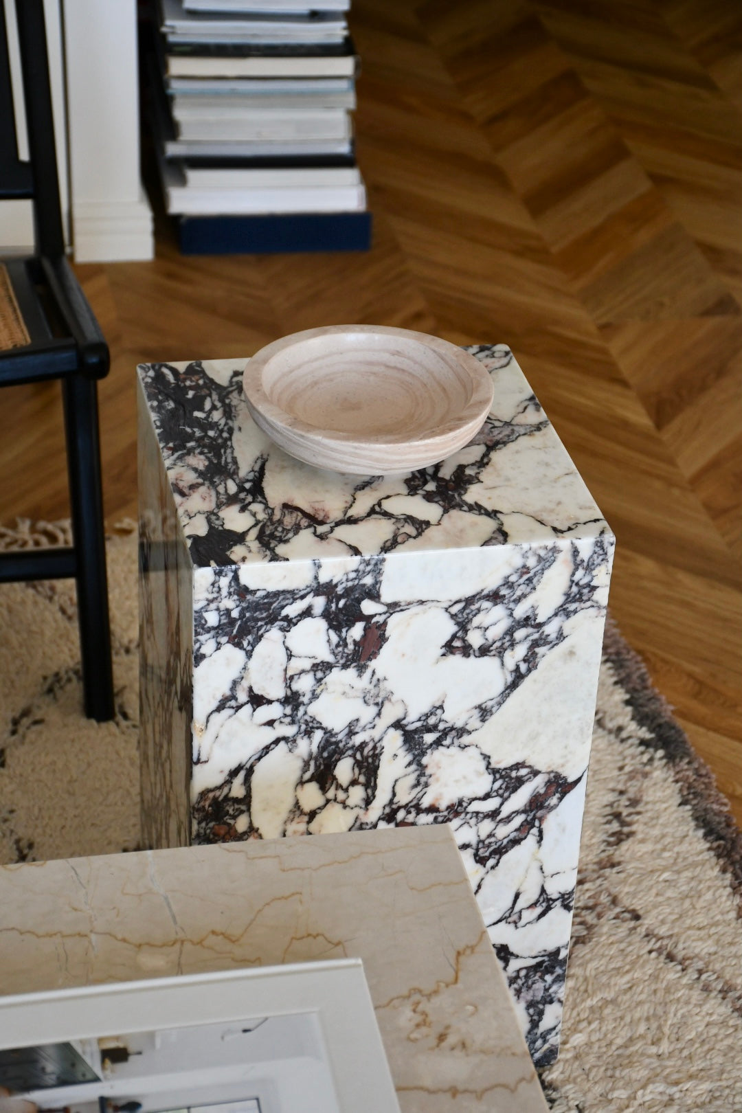 Calacatta Viola - Cubic Sidetable