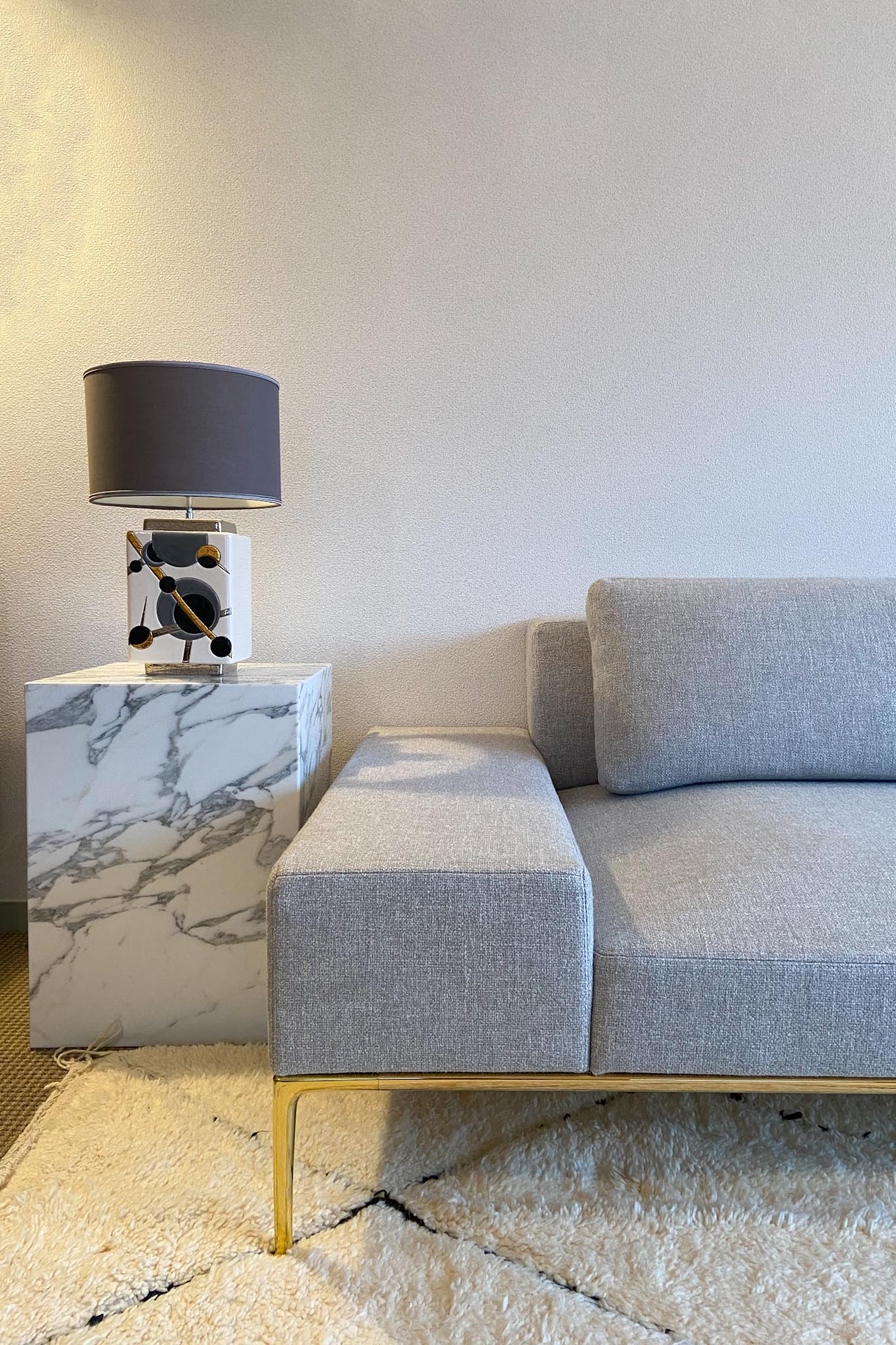 Arabescato - Cubic Sidetable