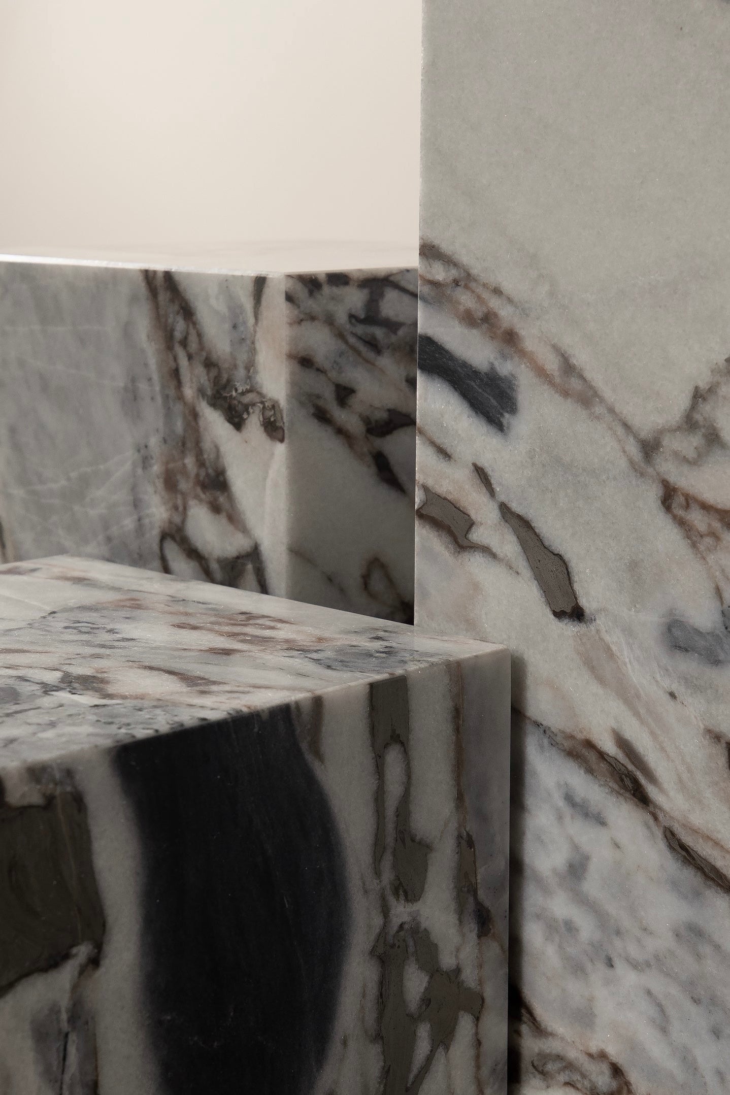 Calacatta - Cubic Sidetable
