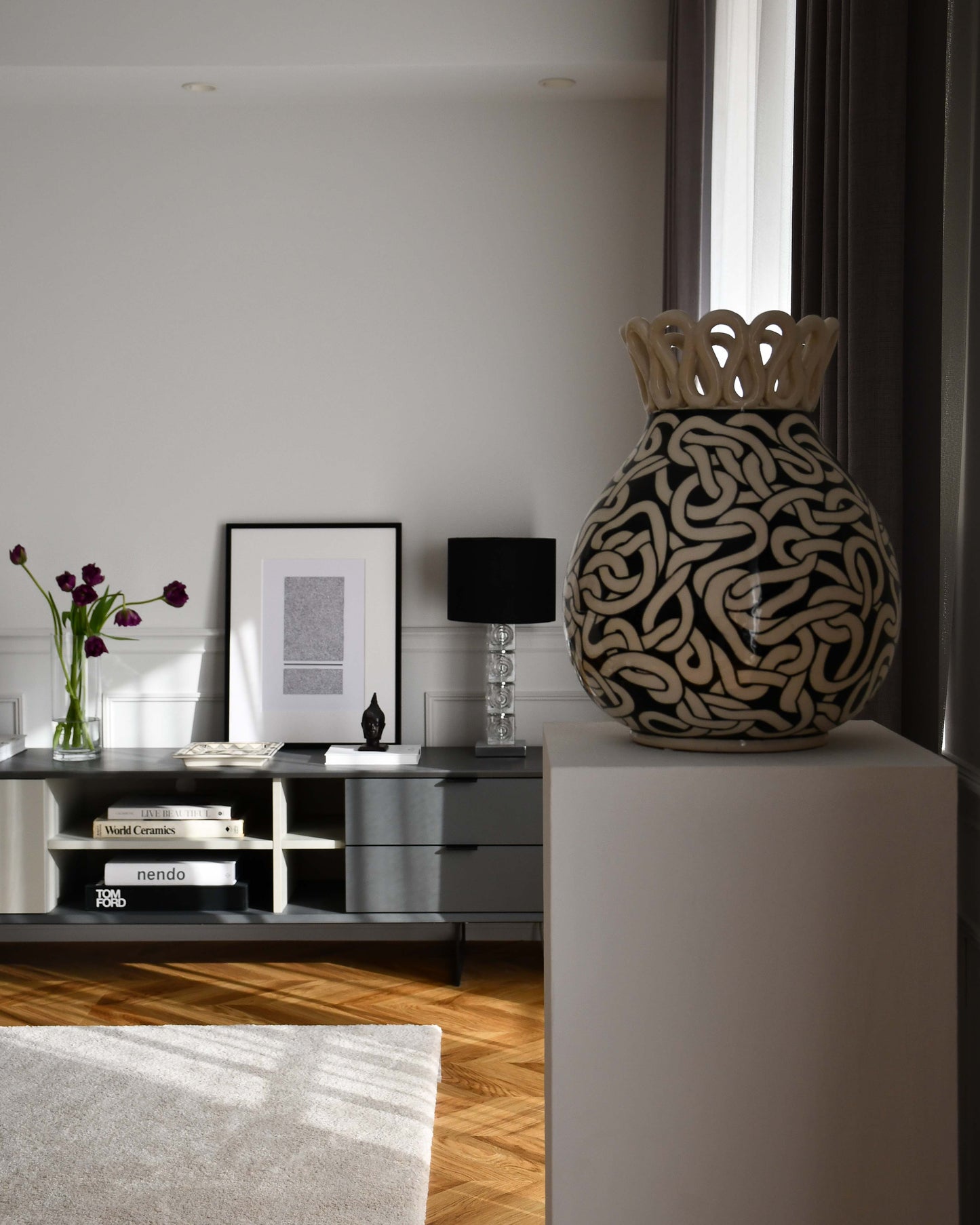 Pedestal Stand