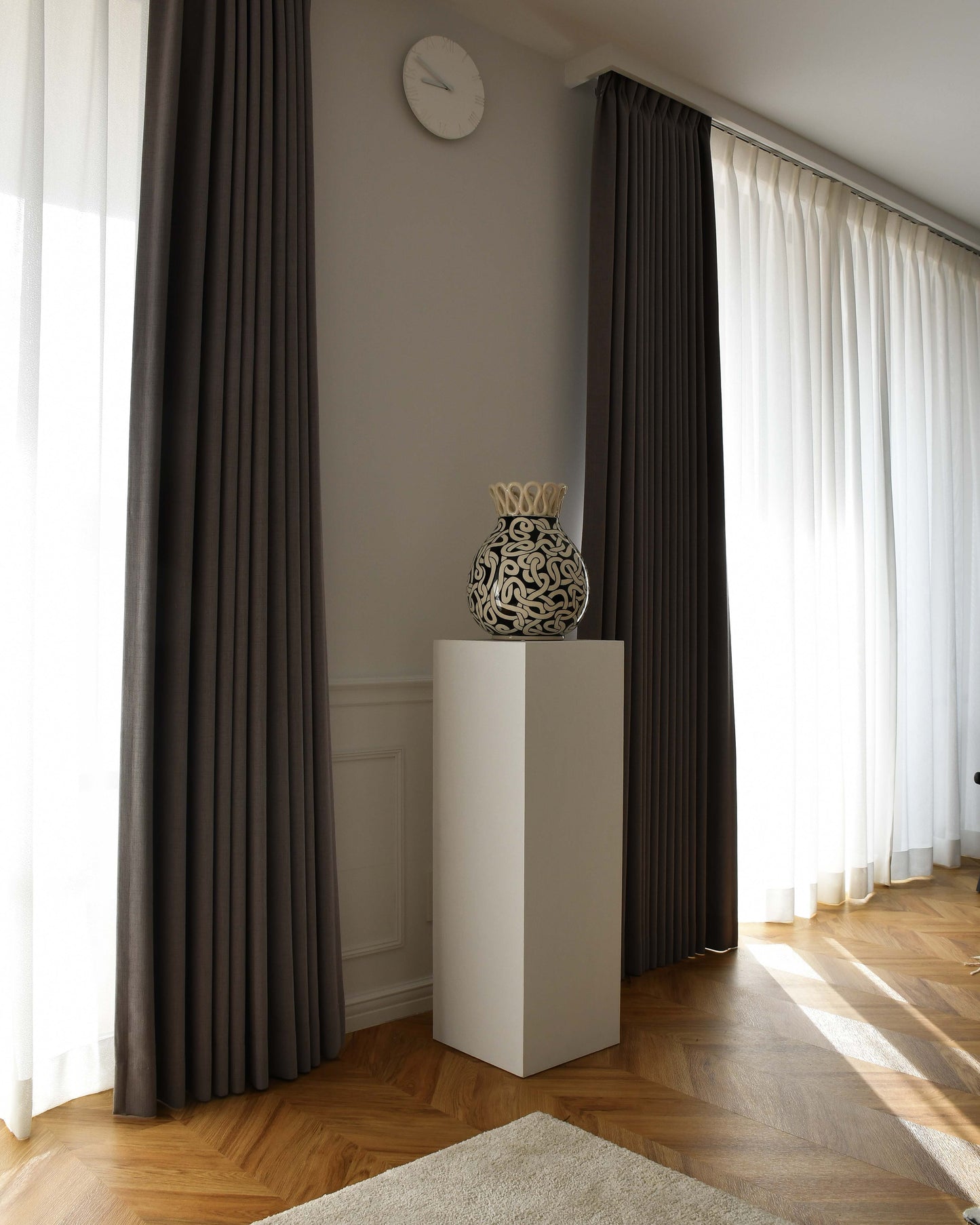 Pedestal Stand