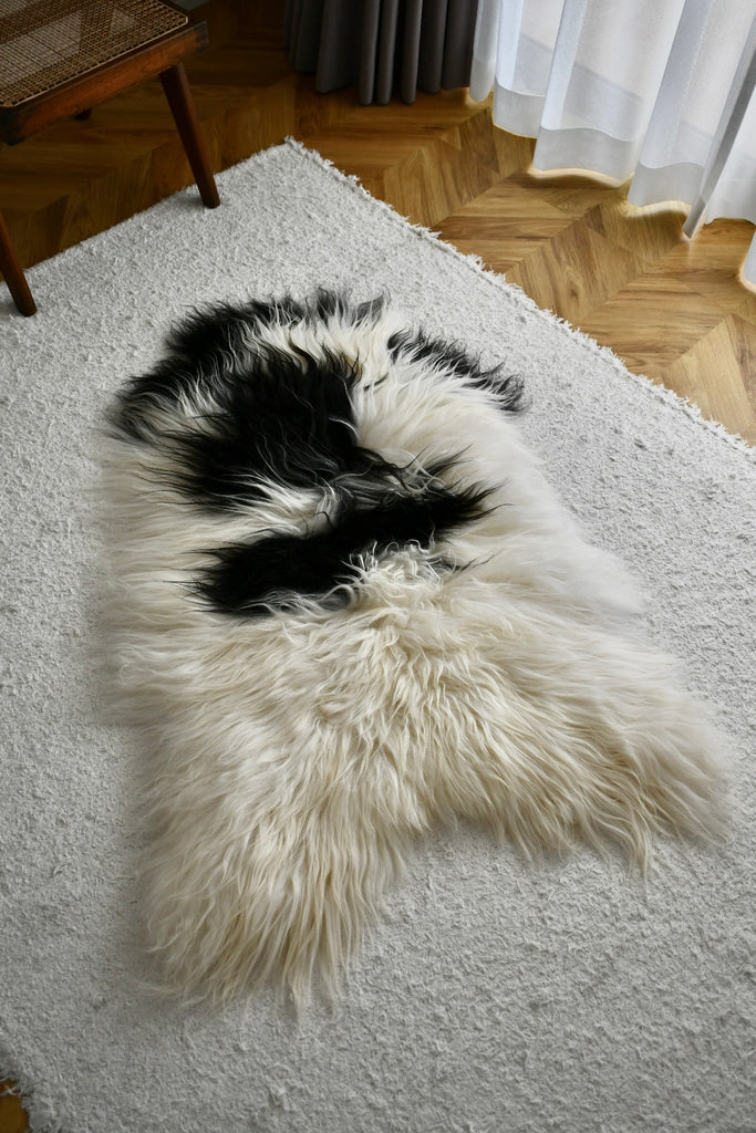 Icelandic Sheepskin - Black & White - Straight - 2