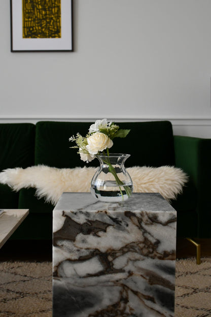 Calacatta - Cubic Sidetable